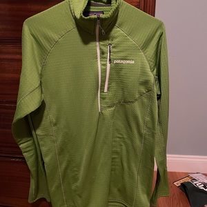 Patagonia women’s R1 P/O, size L, green